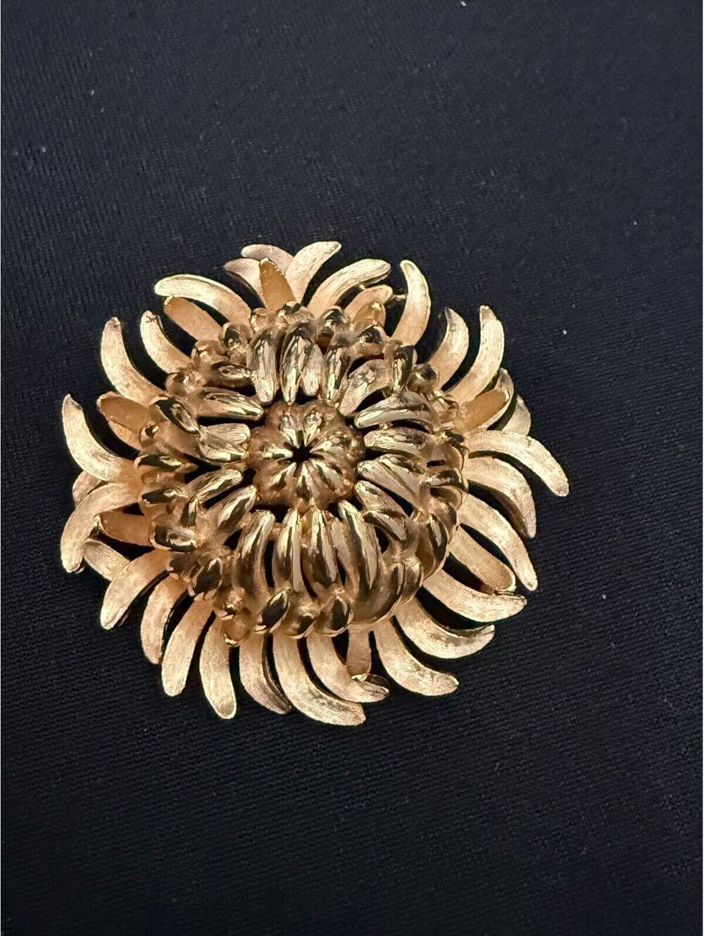 Vintage TRIFARI © Gold Tone Chrysanthemum Brooch
